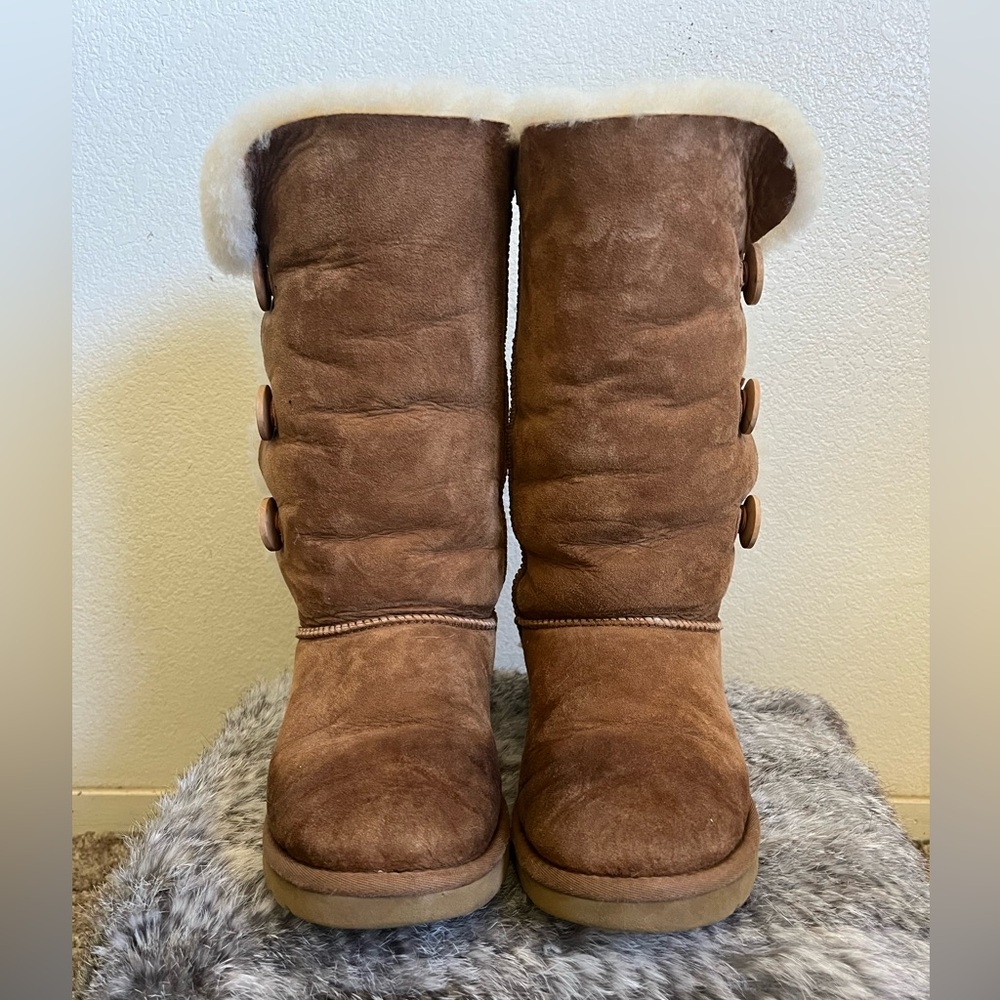 UGG Bailey Button Triplet suede fur lined boots. Size 9